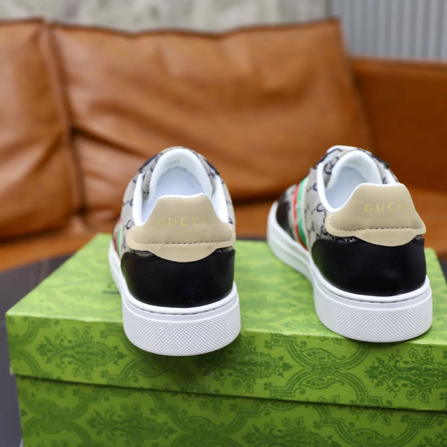 Men's men's shoes 💰440💰🙅‍♂️🙅‍♂️🙅‍♂️ Brand: Gucci GUCCi Standard code: 38-44 (45 customized) Grade: Same as the official website Material: Original material splicing Comfortable and breathable sheepskin lining Lightweight and wear-resistant sports outsole Style category: Men's fashion casual shoes Running sports shoes Distinguished luxury brand elements Top luxury color: actual picture color